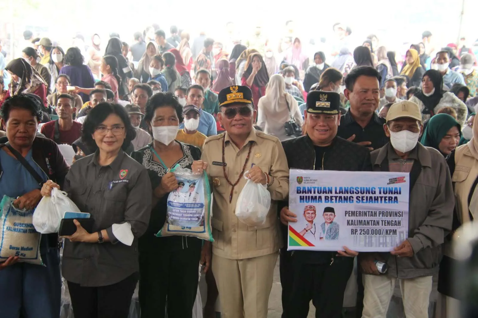 Pemprov Kalteng Salurkan 1.500 Paket Sembako, BLT KHBS Rp250 Ribu untuk 847 KPM dan 4.400 Liter Air Bersih ke Talawang