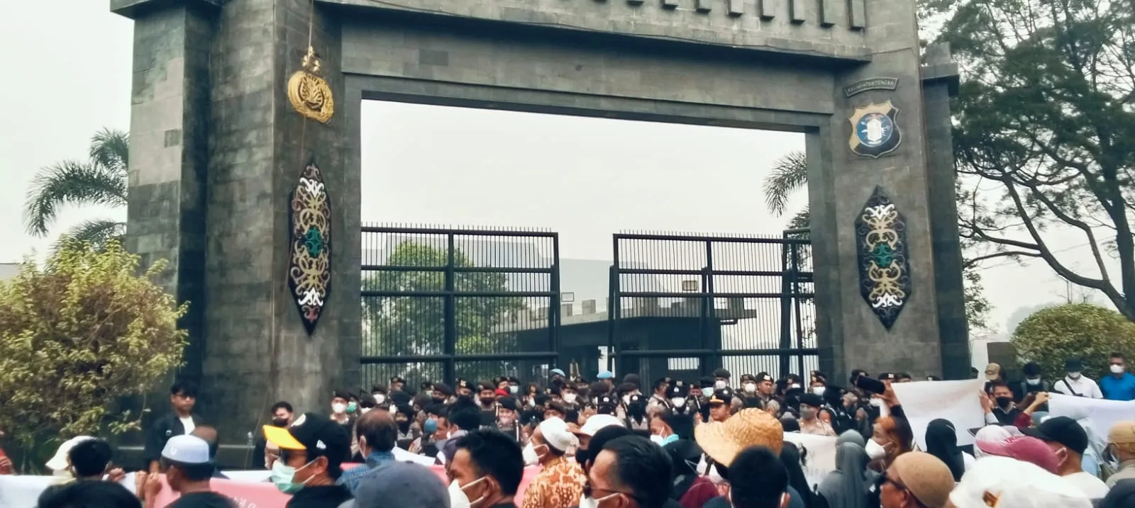 Demonstrasi di Mapolda Kalteng, Anggota Koperasi Sejahtera Bersama Sembuluh-2 Sampaikan Empat Tuntutan