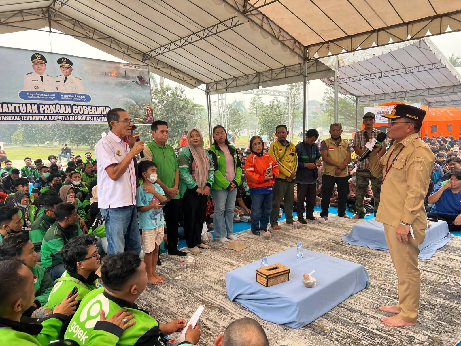 Pemprov Kalteng Salurkan Bantuan Sembako, Masker, dan Vitamin untuk Pengemudi Ojol Terdampak Kabut Asap