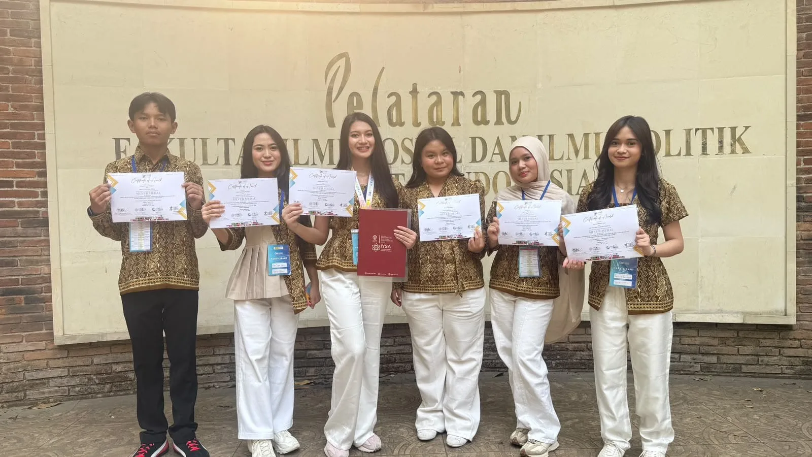 Enam Murid SMAN 2 Palangka Raya Raih Medali Perak di Kompetisi Riset Internasional lewat Penelitian Kembang Sepatu