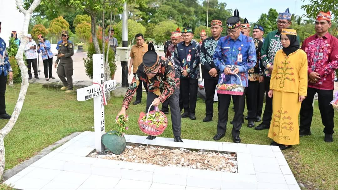 Pimpin Ziarah dan Tabur Bunga, Gubernur Agustiar Sabran Ingatkan Generasi Muda Jangan Lupakan Sejarah