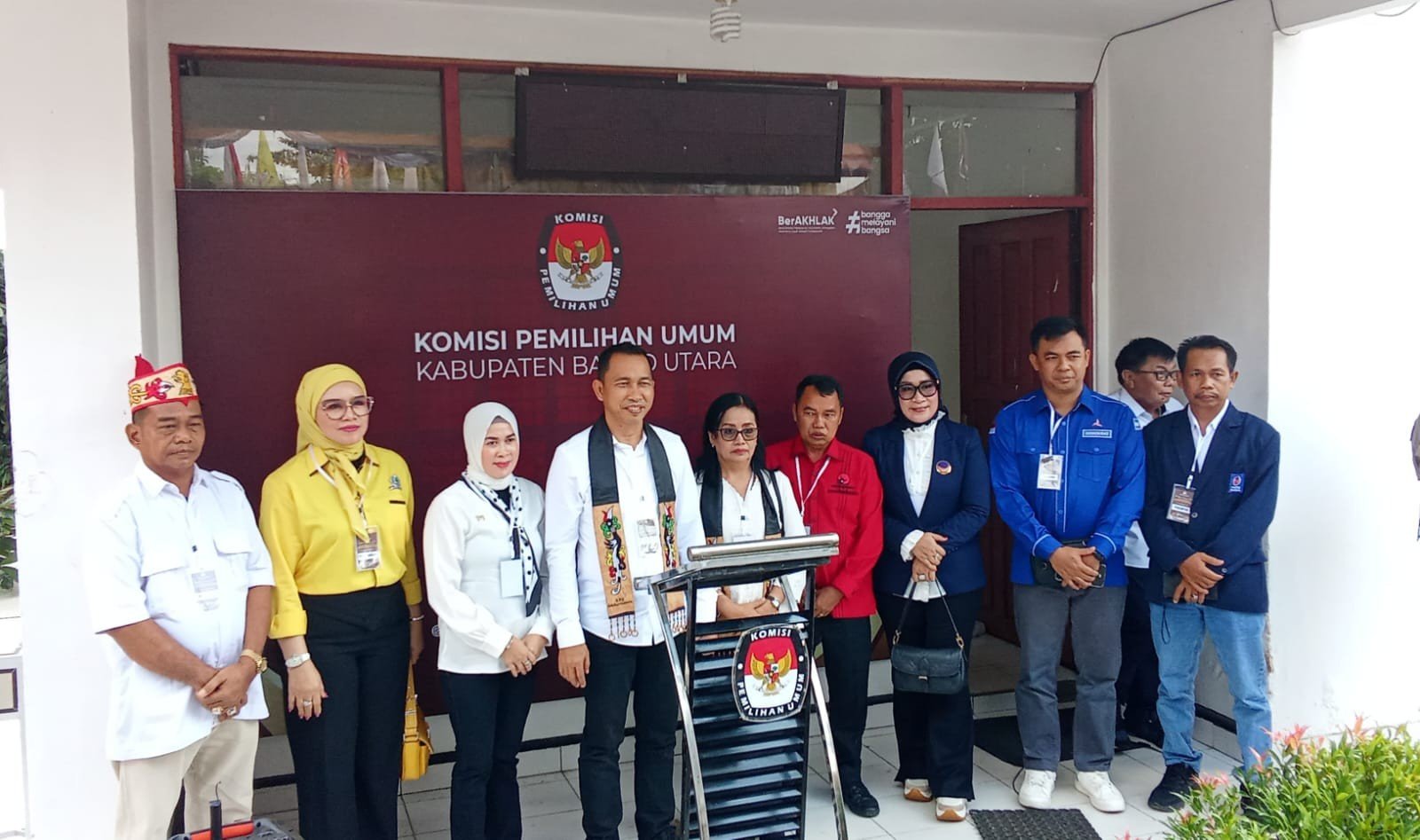 Resmi! Jimmy-Inriaty Jadi Pendaftar Pertama di KPU Barito Utara