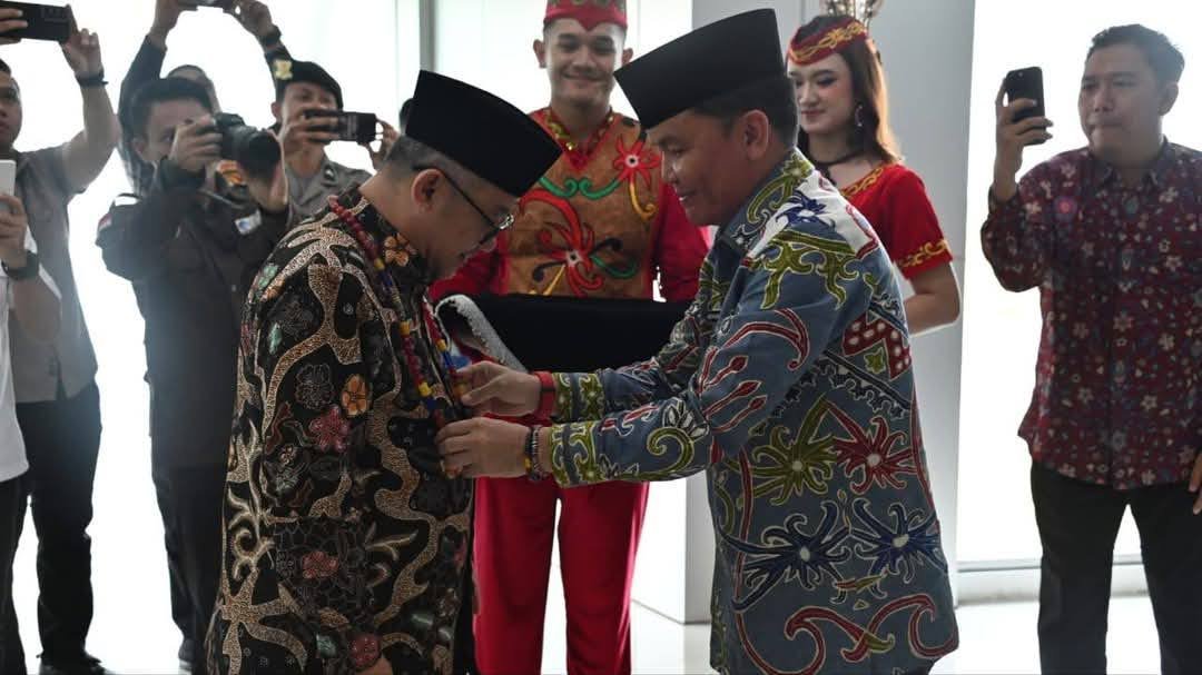Gubernur dan Wagub Kalteng Sambut Kedatangan Mendikdasmen RI di Bandara Tjilik Riwut Palangka Raya