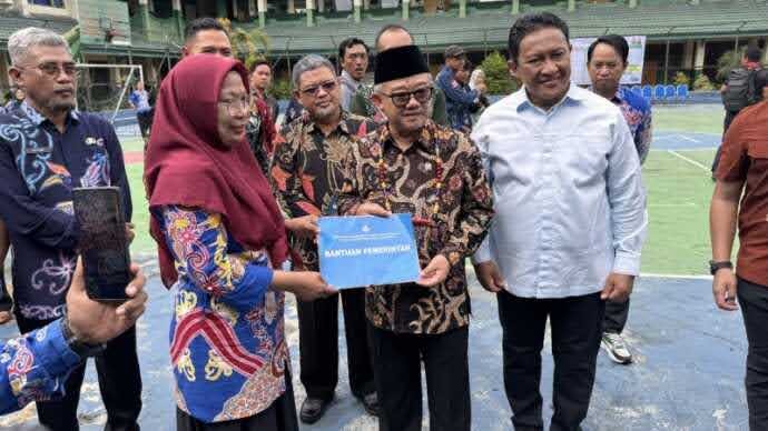 Tinjau SMKN 3 Palangka Raya, Mendikdasmen RI Puji Dua Program Unggulan
