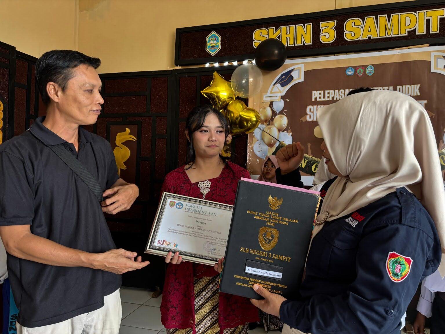 Bangga! Mischa Angela Septiani, Siswi Tunarungu Berprestasi dari SKH Negeri 3 Sampit, Lolos ke Perguruan Tinggi Impian