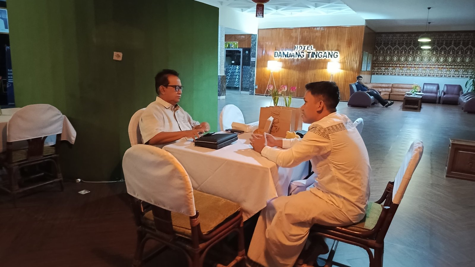Ahmada Dahlan Jalin Silaturahmi dengan Dirut Perusda BTM, Bahas Peran Pemuda dalam Pembangunan Daerah