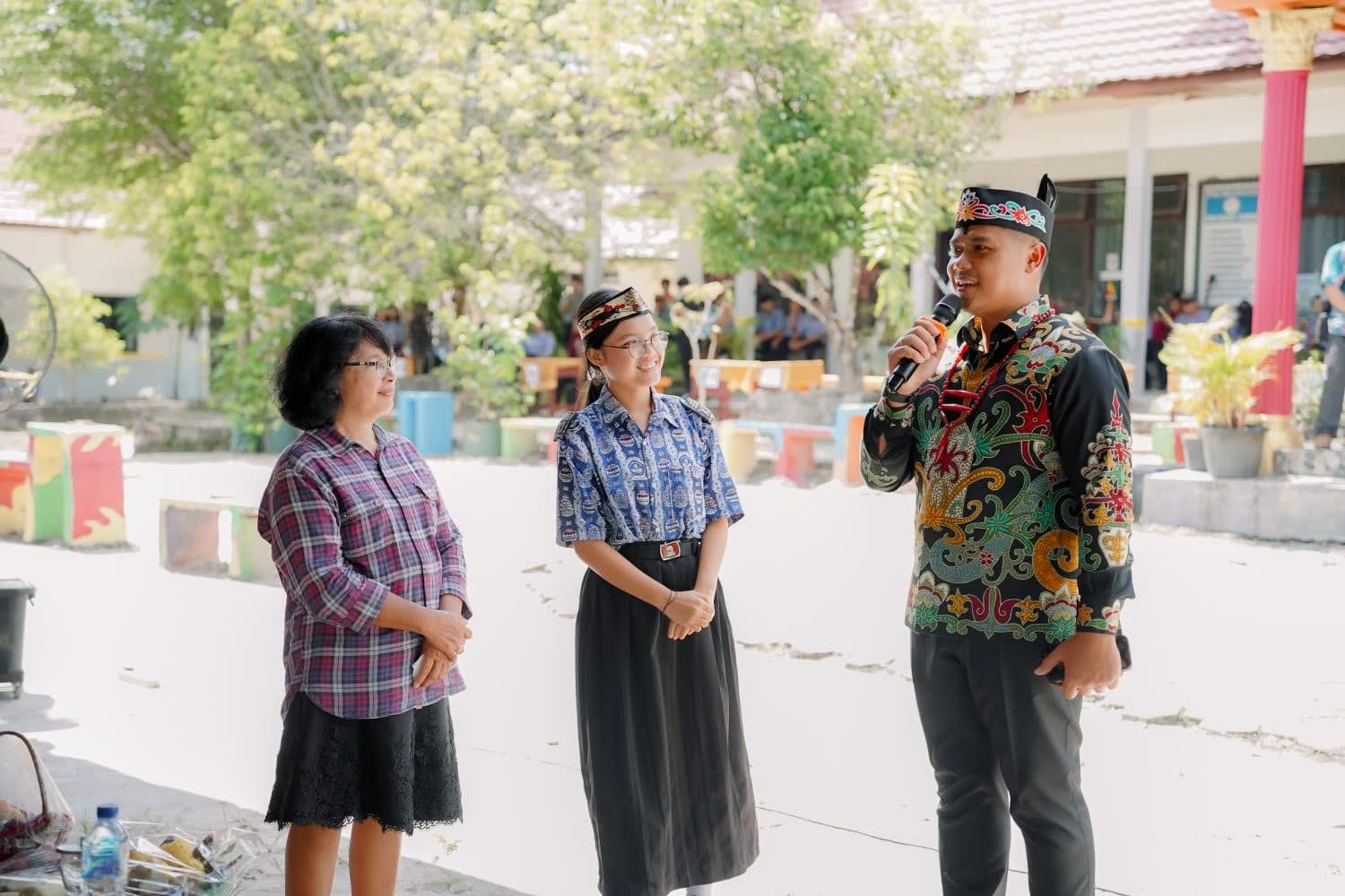 Fokus Bantu Siswa Miskin Ekstrem: Disdik Kalteng Alokasikan Rp 49 Miliar untuk Sepatu dan Seragam Sekolah