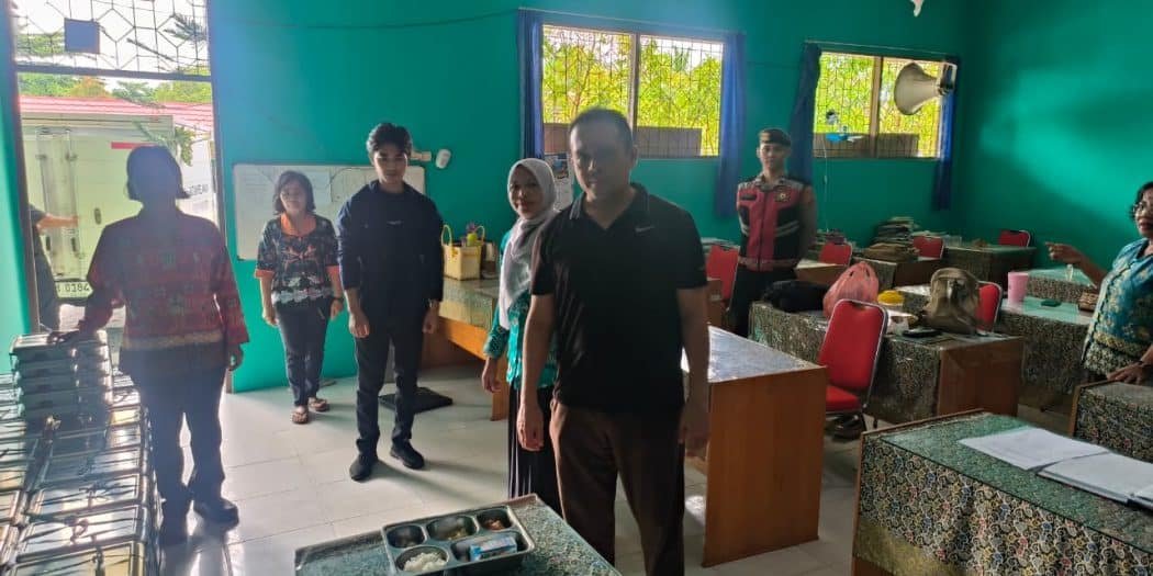 Anggota DPRD Palangka Raya Tinjau Pelaksanaan Program Makan Bergizi Gratis di SDN 3 Bukit Tunggal