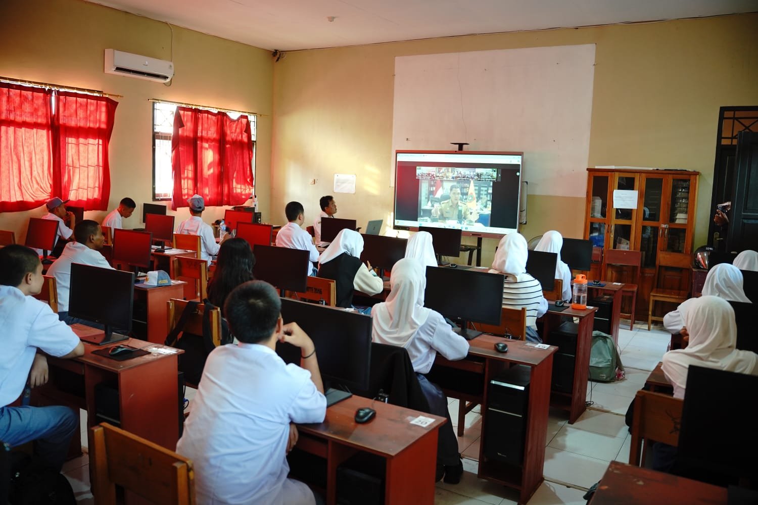 Siapkan SDM Unggul Global: Kalteng Perkuat Siswa SMA/SMK dengan Bahasa Asing Virtual