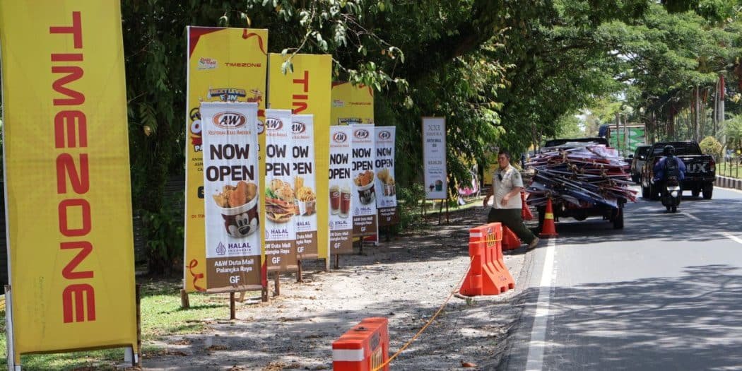 Satpol PP Palangka Raya Tegakkan Ketertiban Umum Lewat Penertiban Reklame Ilegal