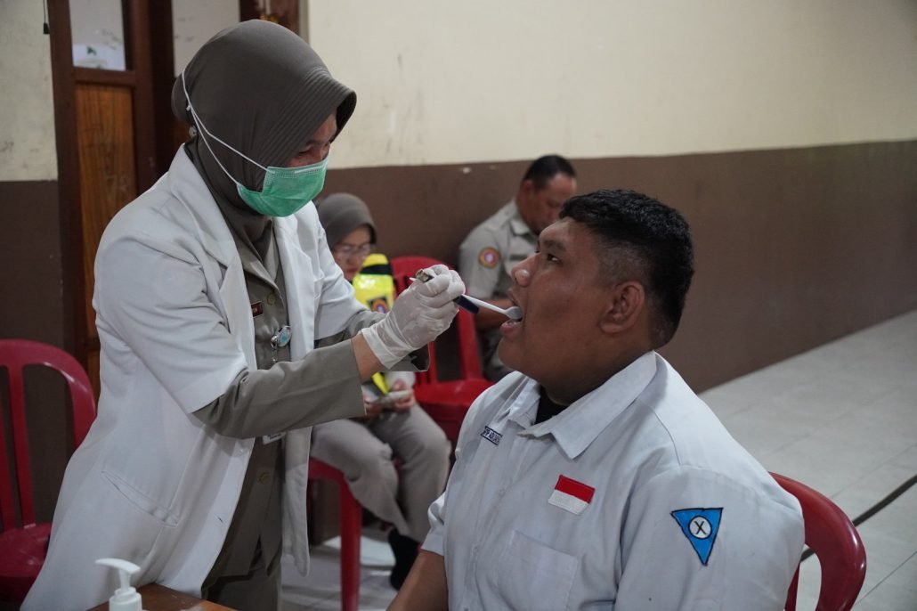 RS Bhayangkara Palangka Raya Gelar Pemeriksaan Kesehatan bagi Siswa Hasanka Boarding School