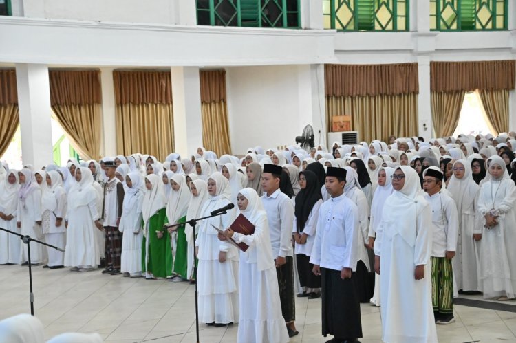 DPRD Palangka Raya Dorong Santri Jadi Teladan dalam Ketaatan dan Kepedulian Sosial