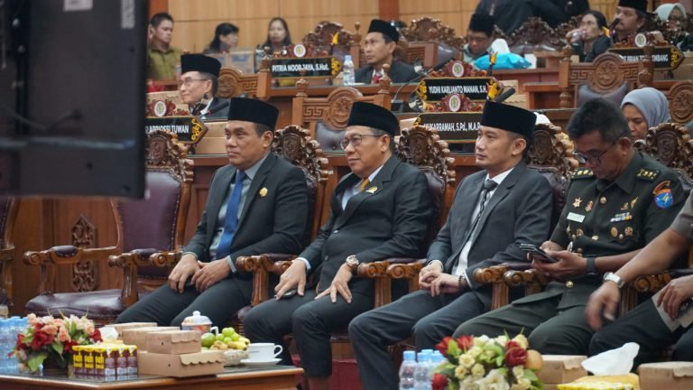 Wali Kota Fairid Naparin Hadiri Paripurna Dengarkan Pidato Kenegaraan HUT ke-80 RI