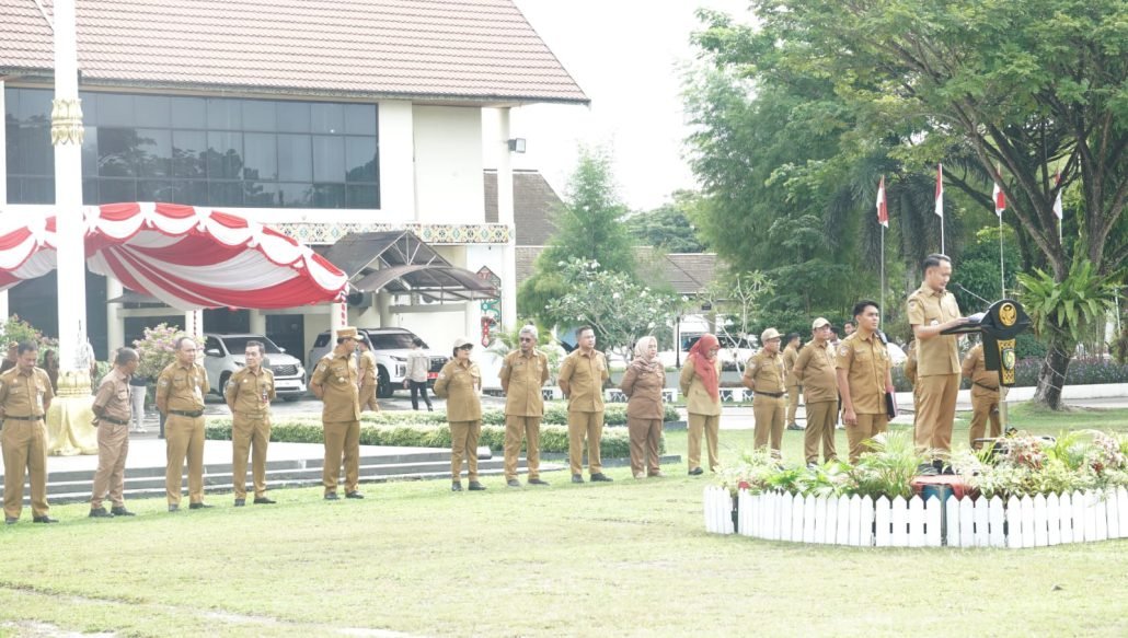 Wali Kota Fairid Naparin Tekankan Profesionalisme ASN dalam Apel Pagi Pemko Palangka Raya
