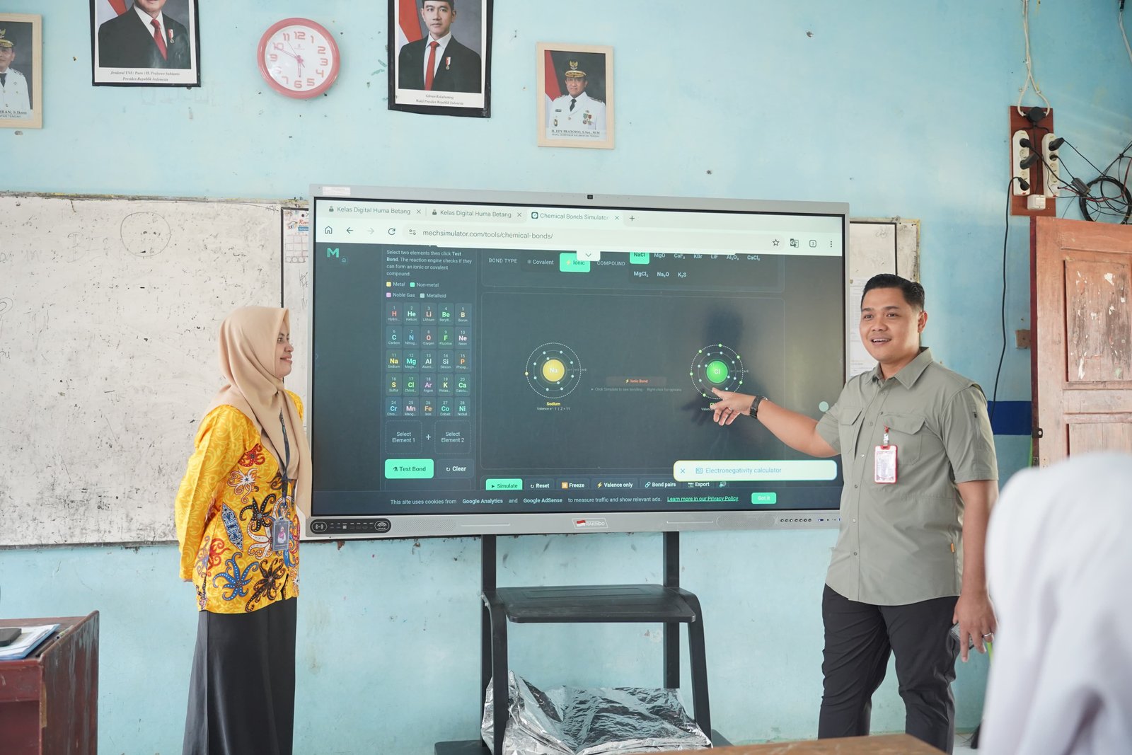 Digitalisasi Pembelajaran Sentuh SMAN 1 Balai Riam di Perbatasan Kalteng-Kalbar