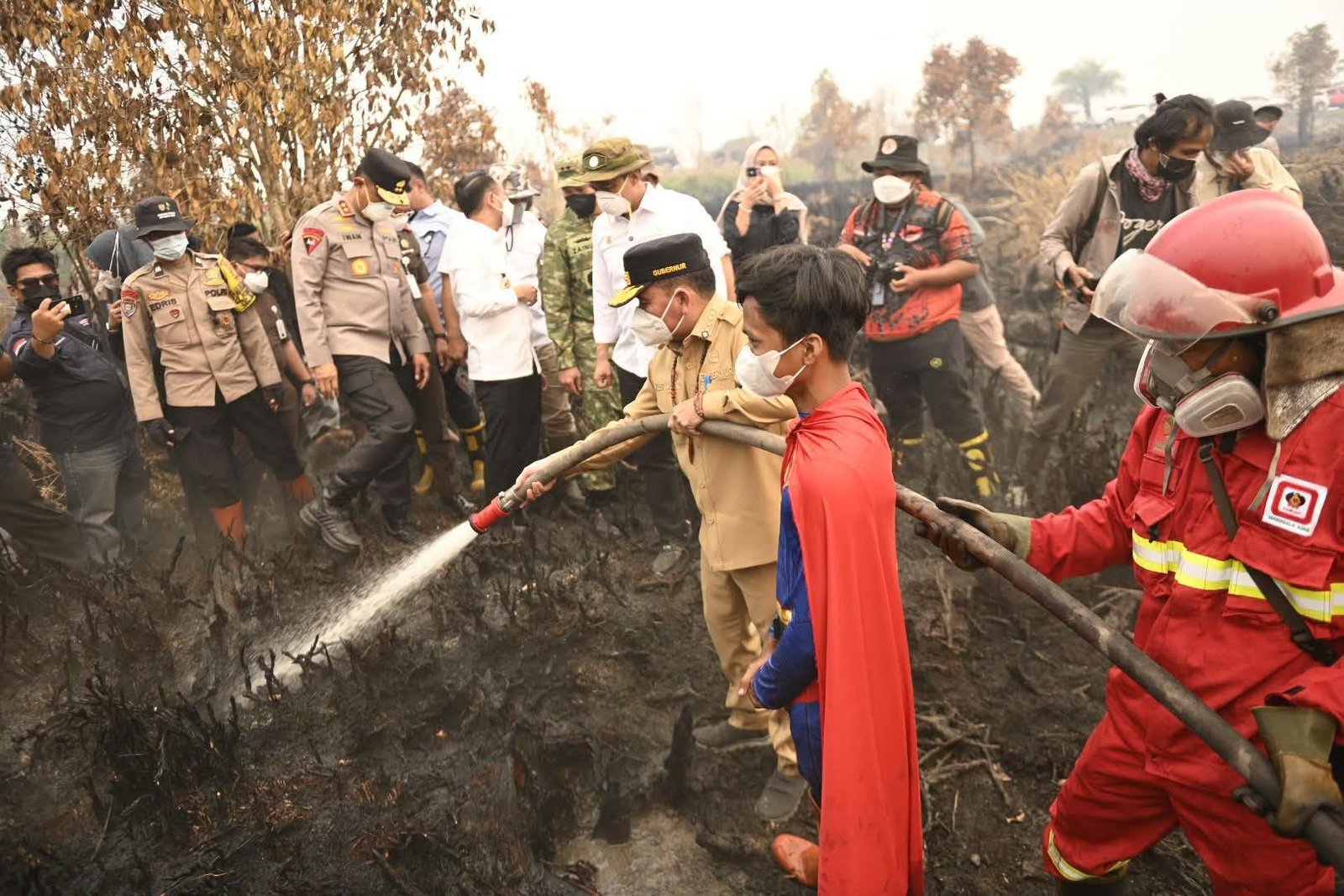 Menhut Turun Langsung Padamkan Karhutla di Palangka Raya, Sinergi Jadi Kunci Selamatkan Hutan Kalteng