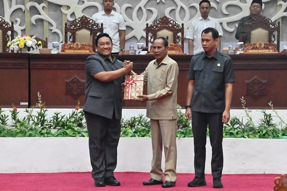 Pemprov Kalteng Serahkan Raperda Perubahan APBD 2026 ke DPRD, Fokus Efisiensi dan Optimalisasi PAD