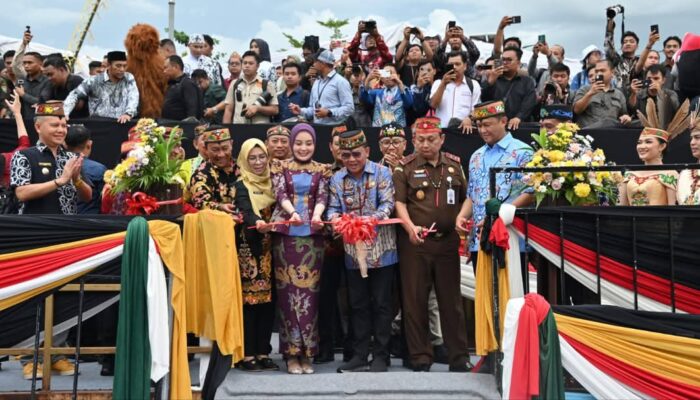 Bangun Pariwisata Berkelanjutan, Gubernur Agustiar Sabran Resmi Luncurkan Kapal Wisata Susur Sungai
