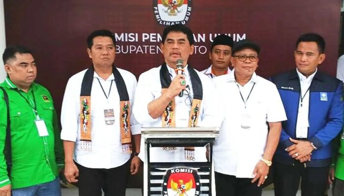 Diantar Ratusan Pendukung, Shalahudin-Felix Resmi Daftar ke KPU Barito Utara