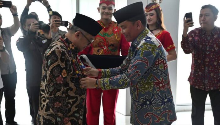 Gubernur dan Wagub Kalteng Sambut Kedatangan Mendikdasmen RI di Bandara Tjilik Riwut Palangka Raya