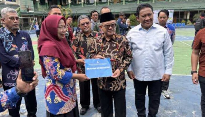 Tinjau SMKN 3 Palangka Raya, Mendikdasmen RI Puji Dua Program Unggulan