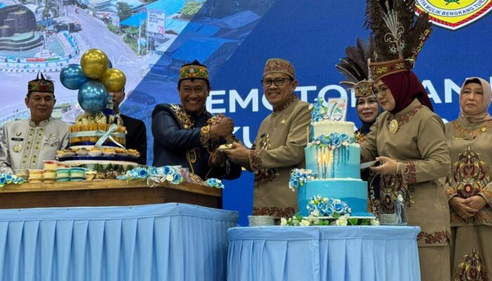 Wakil Gubernur Edy Pratowo Pimpin Upacara HUT ke-75 Barito Utara, Tekankan Pembangunan dan Demokrasi