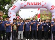 Perkuat Persaudaraan Semarak Hari Bhayangkara Ke-79, Gubernur Jalan Sehat Bersama Kapolda dan Warga