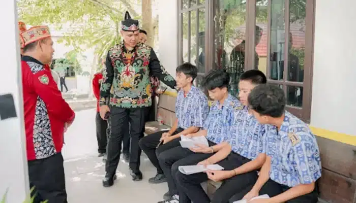 Disdik Kalteng Wajibkan Penggunaan Bahasa Daerah dan Lawung/Sumping Setiap Kamis, Netizen: Langkah Hebat Lestarikan Budaya