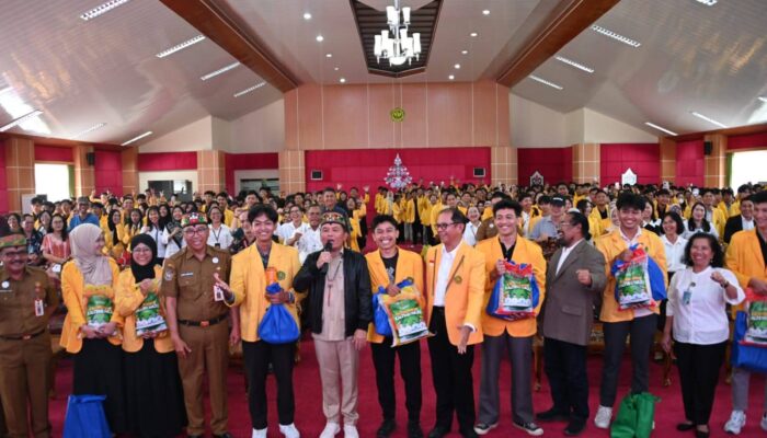 Dorong Semangat KKN, Gubernur Beri Bantuan Logistik untuk Mahasiswa
