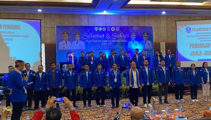 Sahat Sinurat Lantik Pengurus DPD GAMKI Kalteng Masa Bhakti 2025-2028