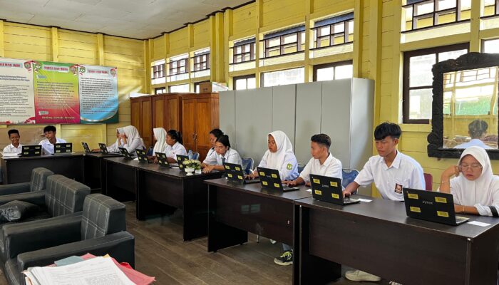 Starlink Bantu SMAN 4 Buntok Laksanakan ANBK Lancar, Kastri Suriani Apresiasi Gubernur Agustiar Sabran